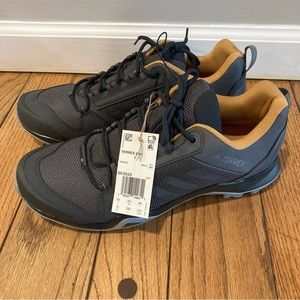 NEW Men’s Size 10 Adidas Terrex AX3 Hiking Shoes